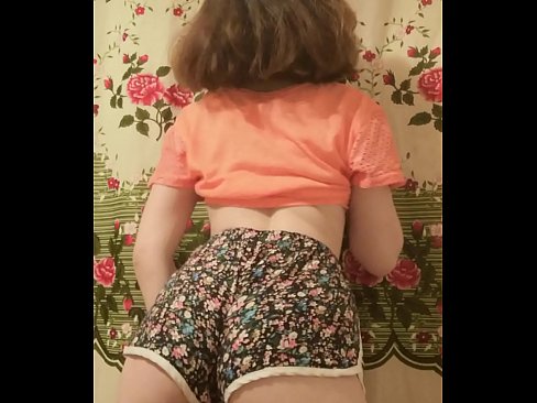 ❤️ セクシーな若いベイブがカメラでショーツを脱ぐ ️❌ スーパーセックス ❌️
